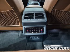 Audi Q8 e-tron 55 4WD Premium Sportback 2024 года из Южной Кореи