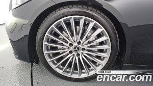 Mercedes-Benz C-Class C300 4MATIC AMG Line 2024 года из Южной Кореи
