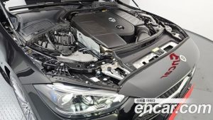 Mercedes-Benz C-Class C300 4MATIC AMG Line 2024 года из Южной Кореи