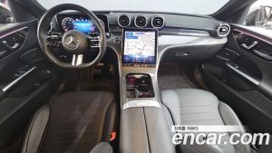 Mercedes-Benz C-Class C300 4MATIC AMG Line 2024 года из Южной Кореи