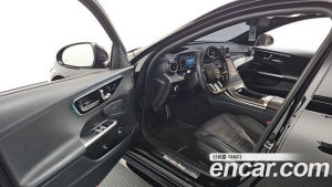 Mercedes-Benz C-Class C300 4MATIC AMG Line 2024 года из Южной Кореи