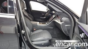 Mercedes-Benz C-Class C300 4MATIC AMG Line 2024 года из Южной Кореи