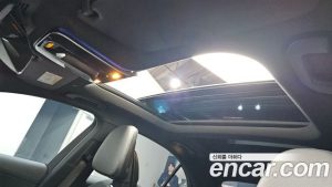 Mercedes-Benz C-Class C300 4MATIC AMG Line 2024 года из Южной Кореи