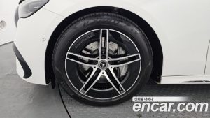Mercedes-Benz E-Class E300 4MATIC AMG Line 2024 года из Южной Кореи