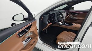 Mercedes-Benz E-Class E300 4MATIC AMG Line 2024 года из Южной Кореи