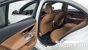 Mercedes-Benz E-Class E300 4MATIC AMG Line 2024 года из Южной Кореи