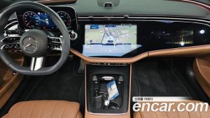 Mercedes-Benz E-Class E300 4MATIC AMG Line 2024 года из Южной Кореи