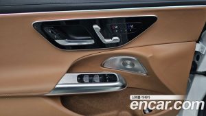 Mercedes-Benz E-Class E300 4MATIC AMG Line 2024 года из Южной Кореи