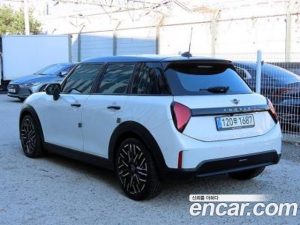 Mini Cooper 5Door Favoured 2025 года из Южной Кореи