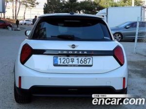 Mini Cooper 5Door Favoured 2025 года из Южной Кореи