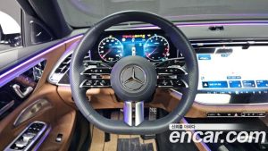 Mercedes-Benz E-Class E300 4MATIC AMG Line 2025 года из Южной Кореи