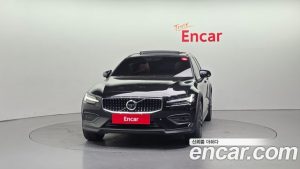Volvo V60 B5 PRO AWD 2022 года из Южной Кореи