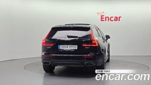 Volvo V60 B5 PRO AWD 2022 года из Южной Кореи