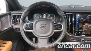 Volvo V60 B5 PRO AWD 2022 года из Южной Кореи