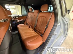 BMW X5 M60i 2024 года из Южной Кореи