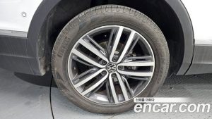 Volkswagen Tiguan 2.0 TSI Prestige 2023 года из Южной Кореи