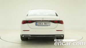 Mercedes-Benz E-Class E350e 4MATIC 2025 года из Южной Кореи