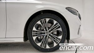 Mercedes-Benz E-Class E350e 4MATIC 2025 года из Южной Кореи
