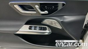 Mercedes-Benz E-Class E350e 4MATIC 2025 года из Южной Кореи