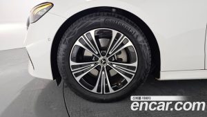 Mercedes-Benz E-Class E200 Avantgarde 2025 года из Южной Кореи