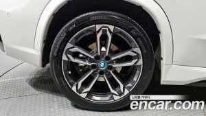 BMW iX1 xDrive 30 M Sport 2023 года из Южной Кореи