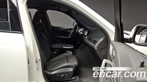 BMW iX1 xDrive 30 M Sport 2023 года из Южной Кореи