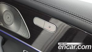 Mercedes-Benz GLE-Class GLE300d 4MATIC 2023 года из Южной Кореи