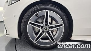 Mercedes-Benz C-Class C200 AMG Line 2024 года из Южной Кореи