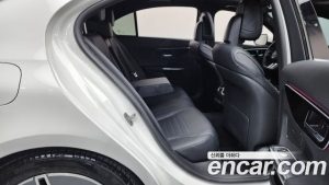 Mercedes-Benz C-Class C200 AMG Line 2024 года из Южной Кореи