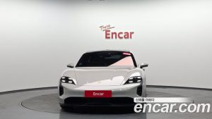 Porsche Taycan GTS 2023 года из Южной Кореи