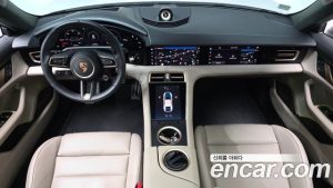 Porsche Taycan GTS 2023 года из Южной Кореи