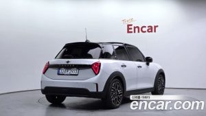 Mini Cooper 5Door Favoured 2025 года из Южной Кореи
