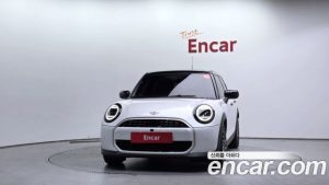 Mini Cooper 5Door Favoured 2025 года из Южной Кореи