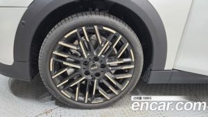 Mini Cooper 5Door Favoured 2025 года из Южной Кореи