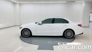 Mercedes-Benz C-Class C300 4MATIC AMG Line 2024 года из Южной Кореи
