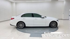 Mercedes-Benz C-Class C300 4MATIC AMG Line 2024 года из Южной Кореи