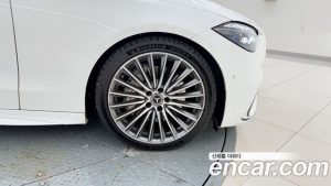 Mercedes-Benz C-Class C300 4MATIC AMG Line 2024 года из Южной Кореи