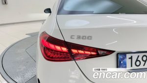 Mercedes-Benz C-Class C300 4MATIC AMG Line 2024 года из Южной Кореи