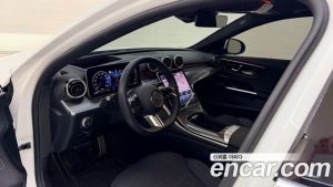 Mercedes-Benz C-Class C300 4MATIC AMG Line 2024 года из Южной Кореи