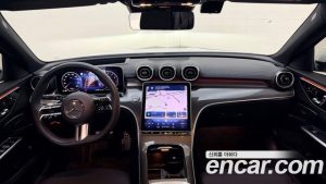 Mercedes-Benz C-Class C300 4MATIC AMG Line 2024 года из Южной Кореи