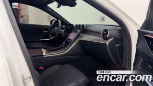 Mercedes-Benz C-Class C300 4MATIC AMG Line 2024 года из Южной Кореи