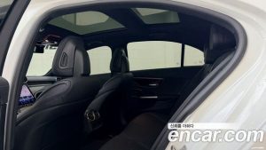 Mercedes-Benz C-Class C300 4MATIC AMG Line 2024 года из Южной Кореи