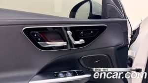 Mercedes-Benz C-Class C300 4MATIC AMG Line 2024 года из Южной Кореи