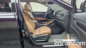 Renault-KoreaSamsung QM6 2.0 GDe RE Signature 2WD 2023 года из Южной Кореи