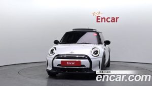 Mini Cooper CLASSIC Plus 2024 года из Южной Кореи