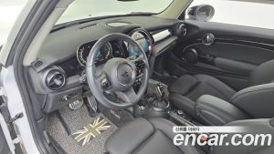 Mini Cooper CLASSIC Plus 2024 года из Южной Кореи