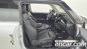 Mini Cooper CLASSIC Plus 2024 года из Южной Кореи