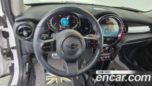Mini Cooper CLASSIC Plus 2024 года из Южной Кореи
