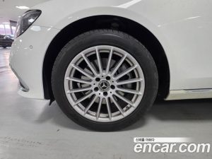 Mercedes-Benz E-Class E220d 4MATIC Exclusive 2023 года из Южной Кореи