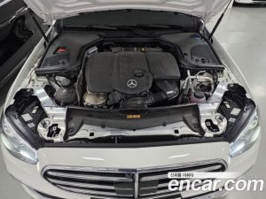 Mercedes-Benz E-Class E220d 4MATIC Exclusive 2023 года из Южной Кореи